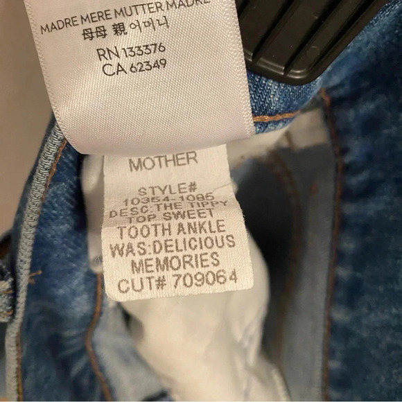 Mother Snacks Tippy Top Blue Jeans - Picture 5 of 6